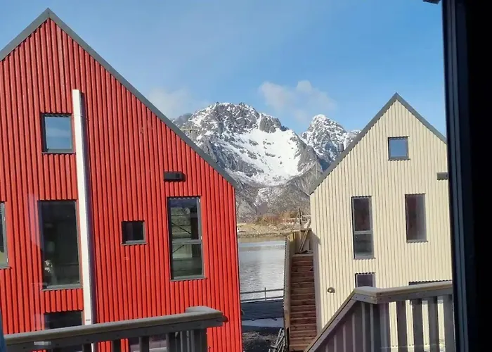 Modern Apartment By The Sea In Henningsvaer